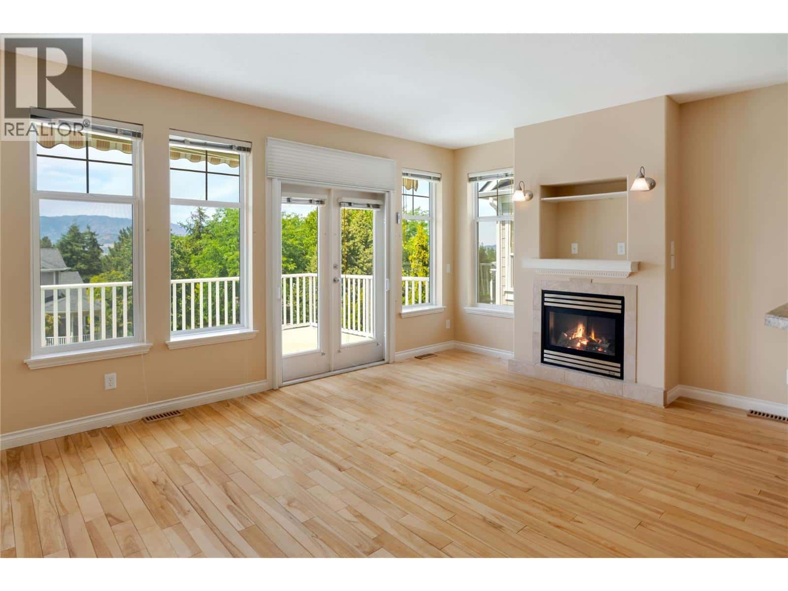 371 MCCARREN Avenue — Kelowna, British Columbia - Photo 3 of 40