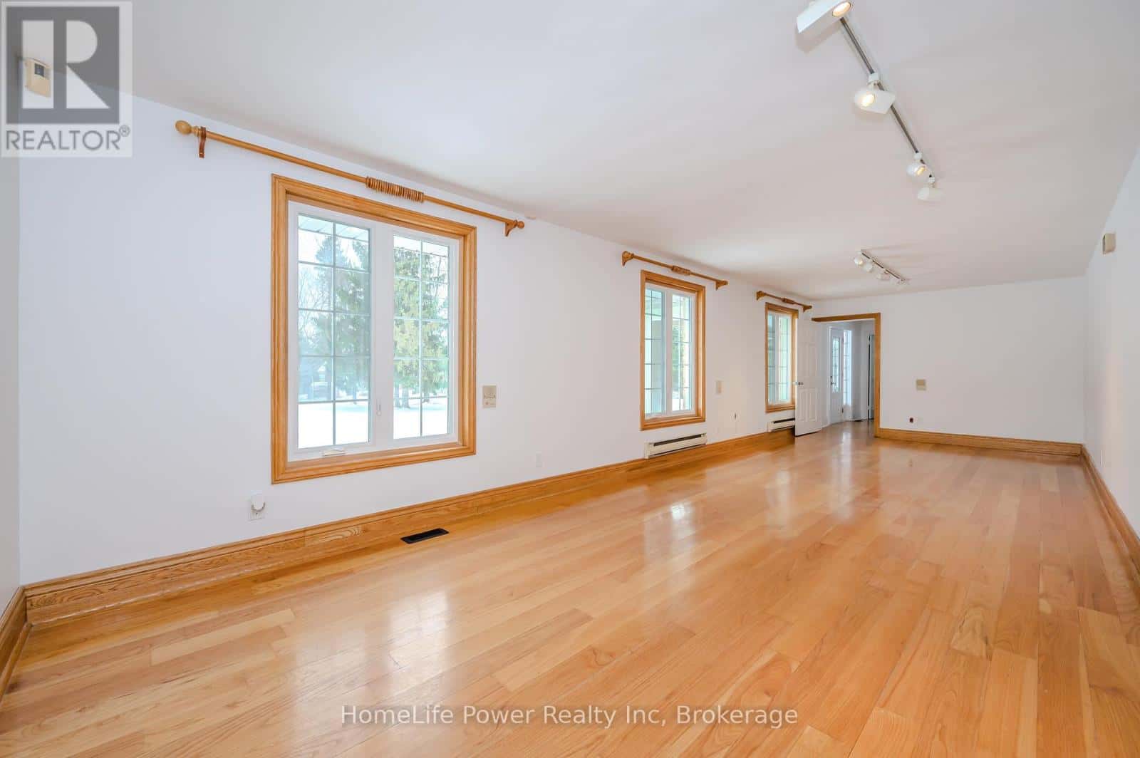 4290 VICTORIA ROAD S — Puslinch (Crieff/Aikensville/Killean), Ontario - Photo 3 of 40