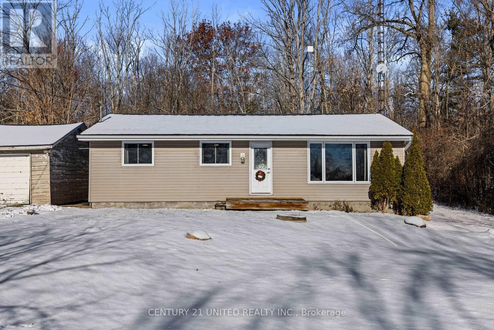 1100 LISTOWEL LINE — Selwyn, Ontario - Main photo