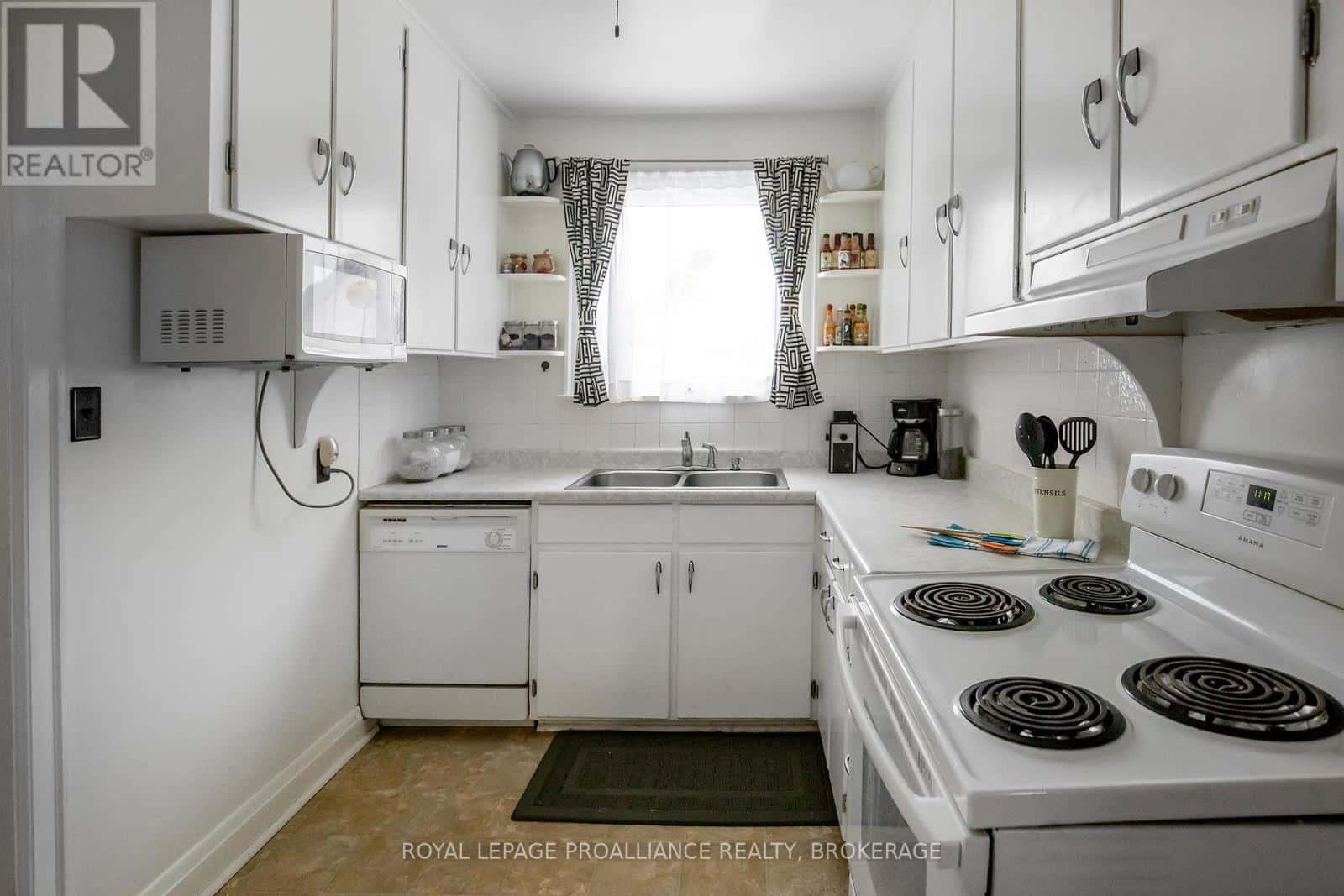 198 KINGSCOURT AVENUE — Kingston (East of Sir John A. Blvd), Ontario - Photo 4 of 16