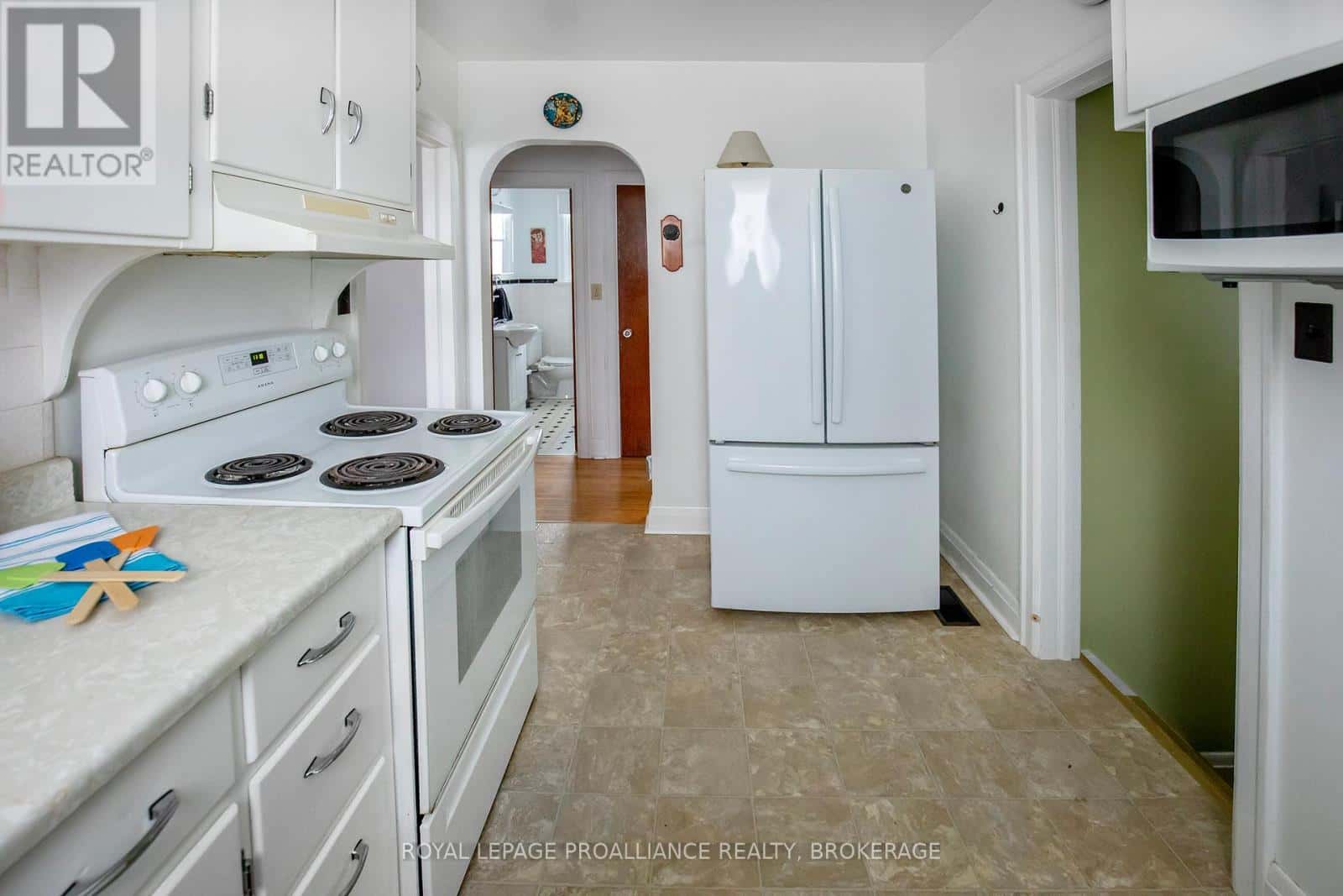 198 KINGSCOURT AVENUE — Kingston (East of Sir John A. Blvd), Ontario - Photo 5 of 16