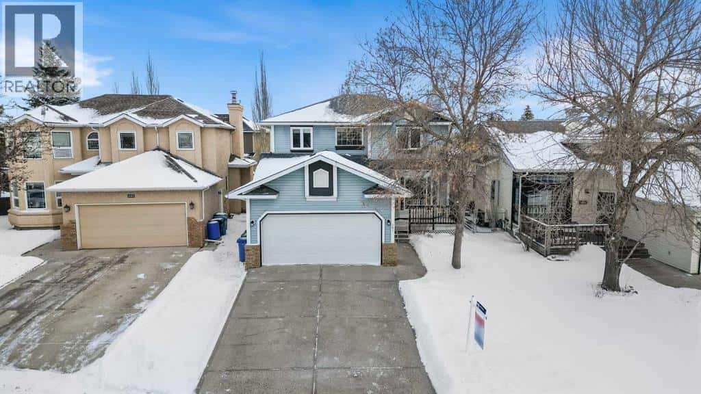 161 Douglasbank Way SE — Calgary, Alberta - Photo 2 of 31