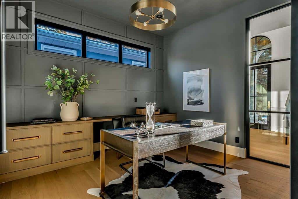 518 33 Avenue SW — Calgary, Alberta - Photo 5 of 50