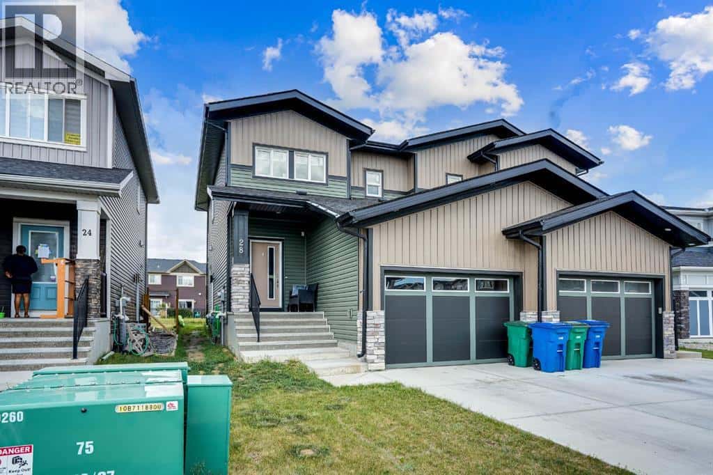 28 Midtown Close SW — Airdrie, Alberta - Photo 3 of 45