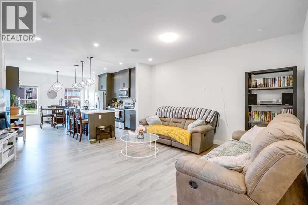 28 Midtown Close SW — Airdrie, Alberta - Photo 5 of 45