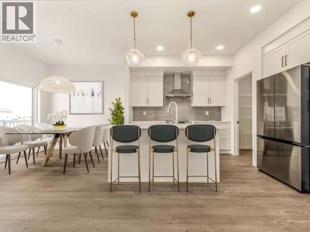 742 Violet Place W — Lethbridge, Alberta - Photo 2 of 17