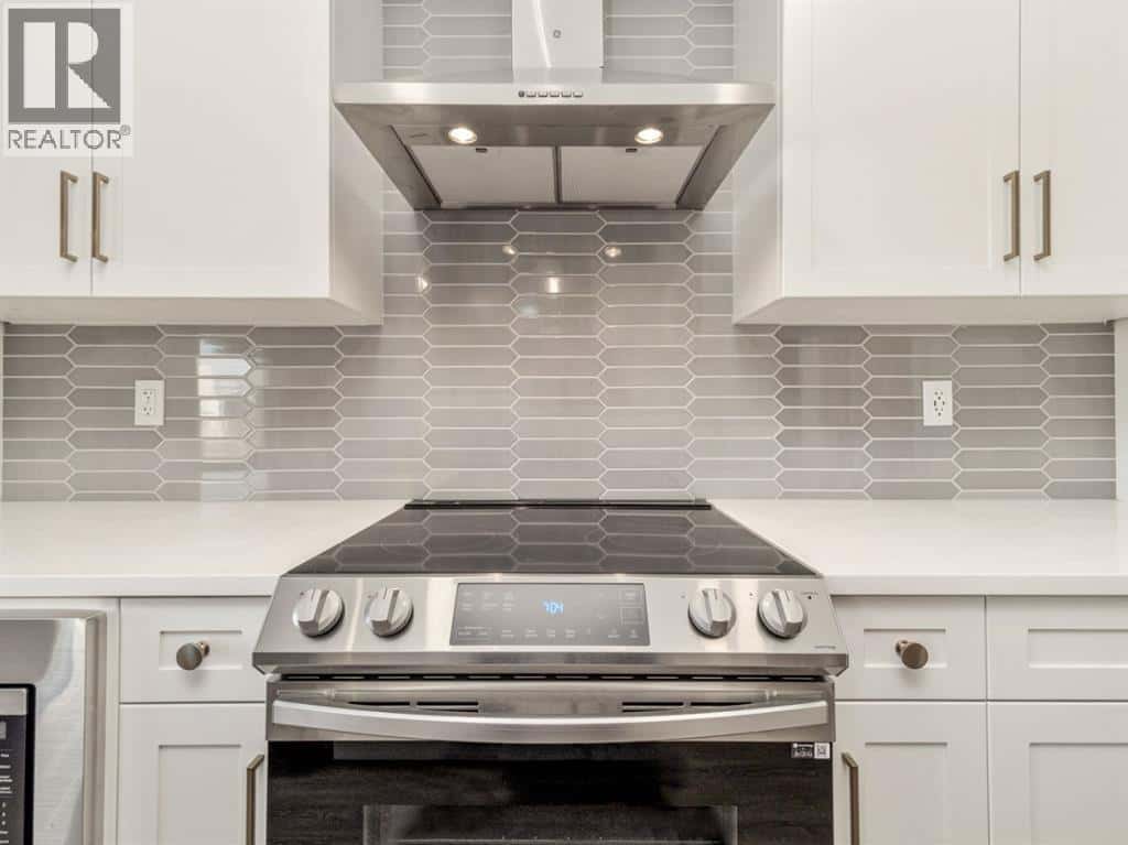 742 Violet Place W — Lethbridge, Alberta - Photo 4 of 17