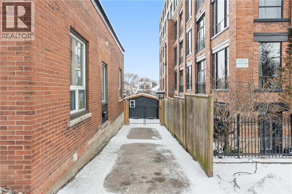 66 CHESTNUT Street — Kitchener, Ontario - Photo 3 of 50