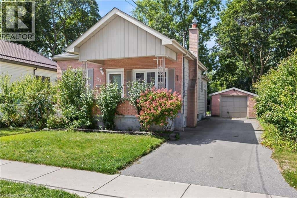 233 HIGH Street — London, Ontario - Photo 3 of 47