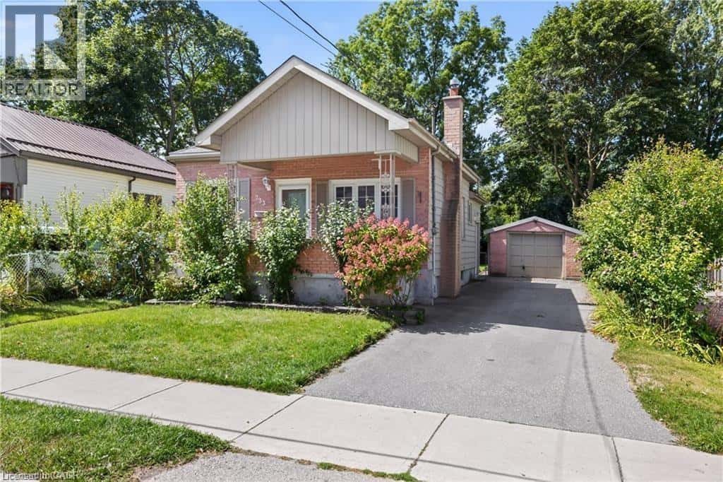 233 HIGH Street — London, Ontario - Photo 4 of 47