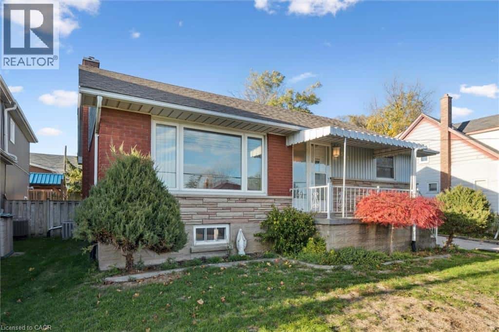 532 VICTORIA Street S — Kitchener, Ontario - Photo 3 of 33