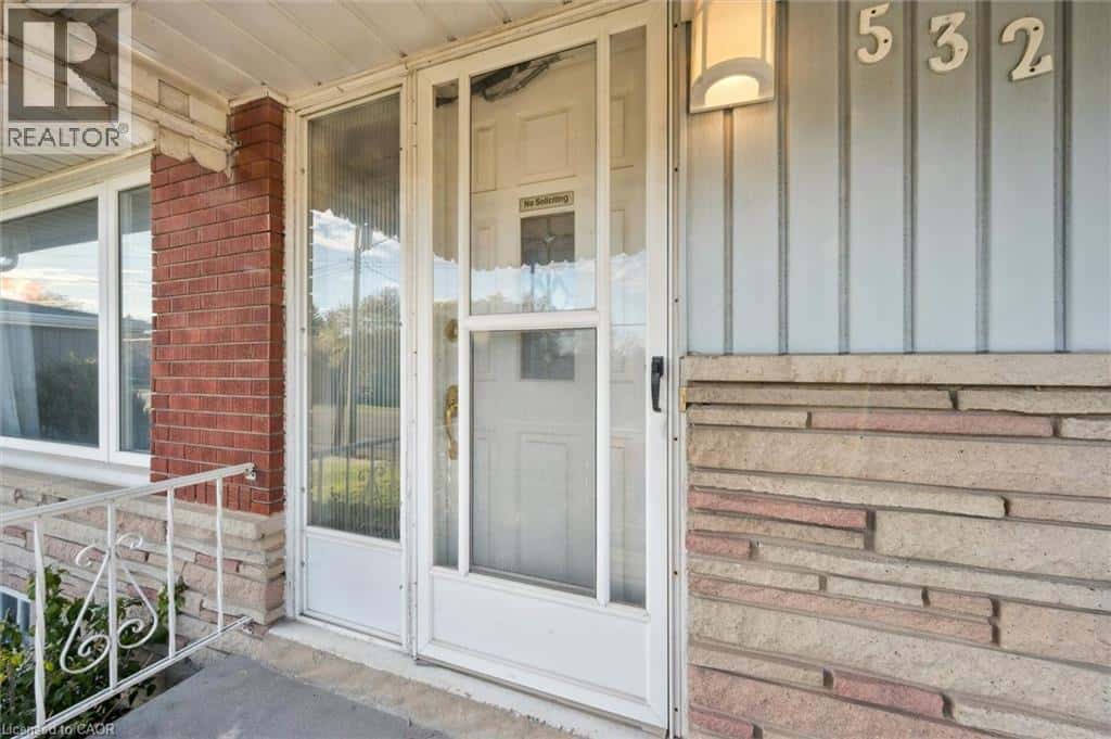 532 VICTORIA Street S — Kitchener, Ontario - Photo 5 of 33