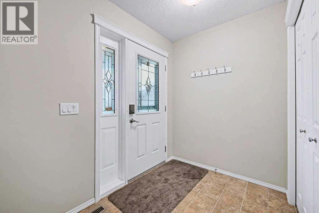 19 Copperfield Crescent SE — Calgary, Alberta - Photo 3 of 48