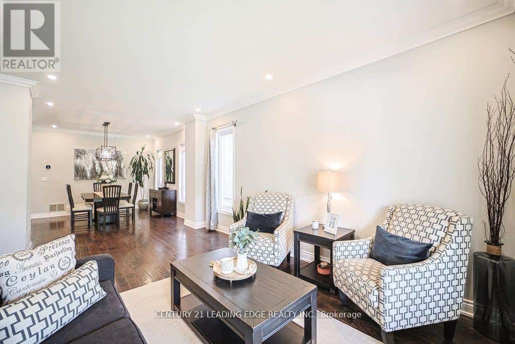 204 IVY JAY CRESCENT — Aurora, Ontario - Photo 4 of 49