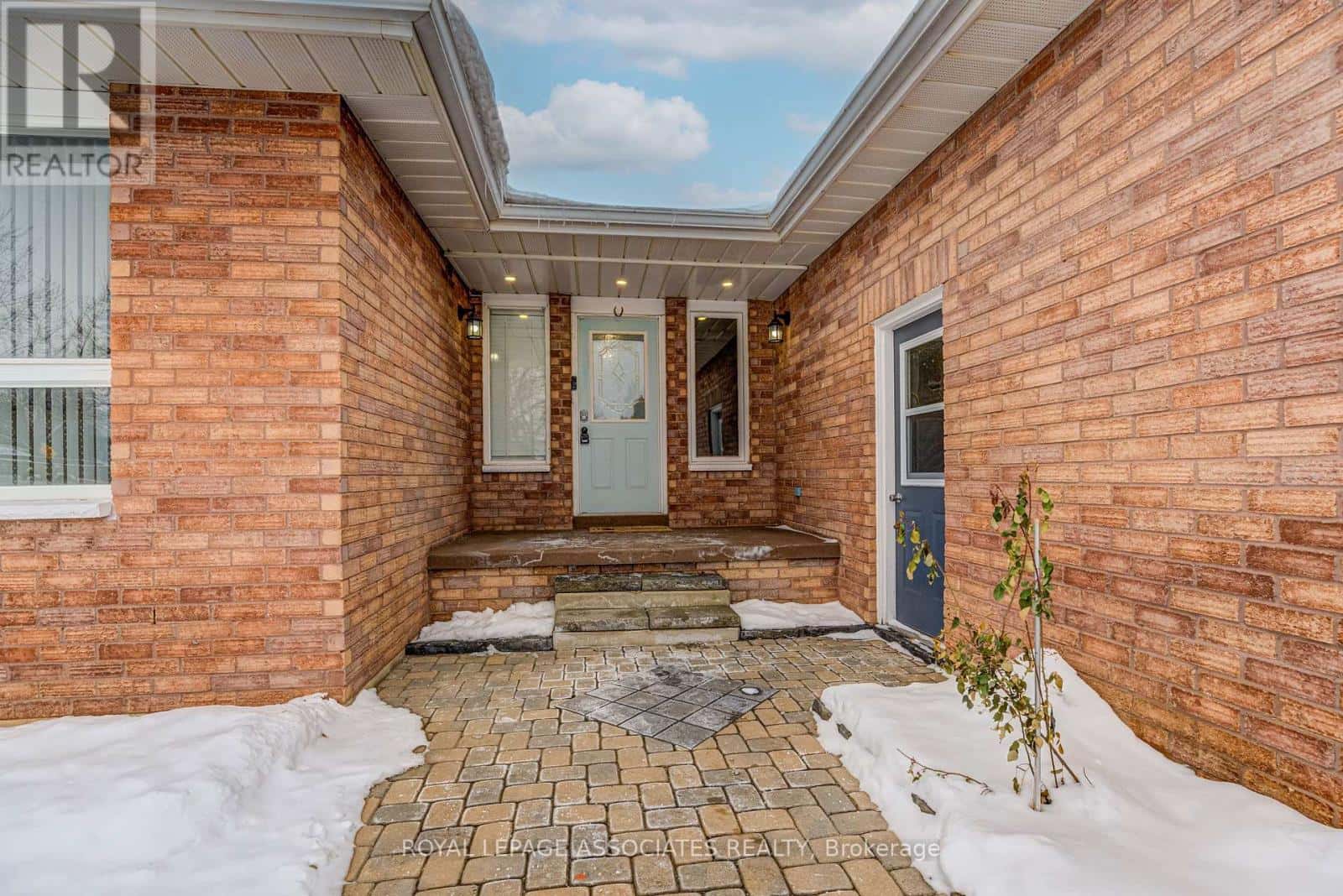 130 CUNNINGHAM DRIVE — New Tecumseth (Alliston), Ontario - Photo 3 of 42