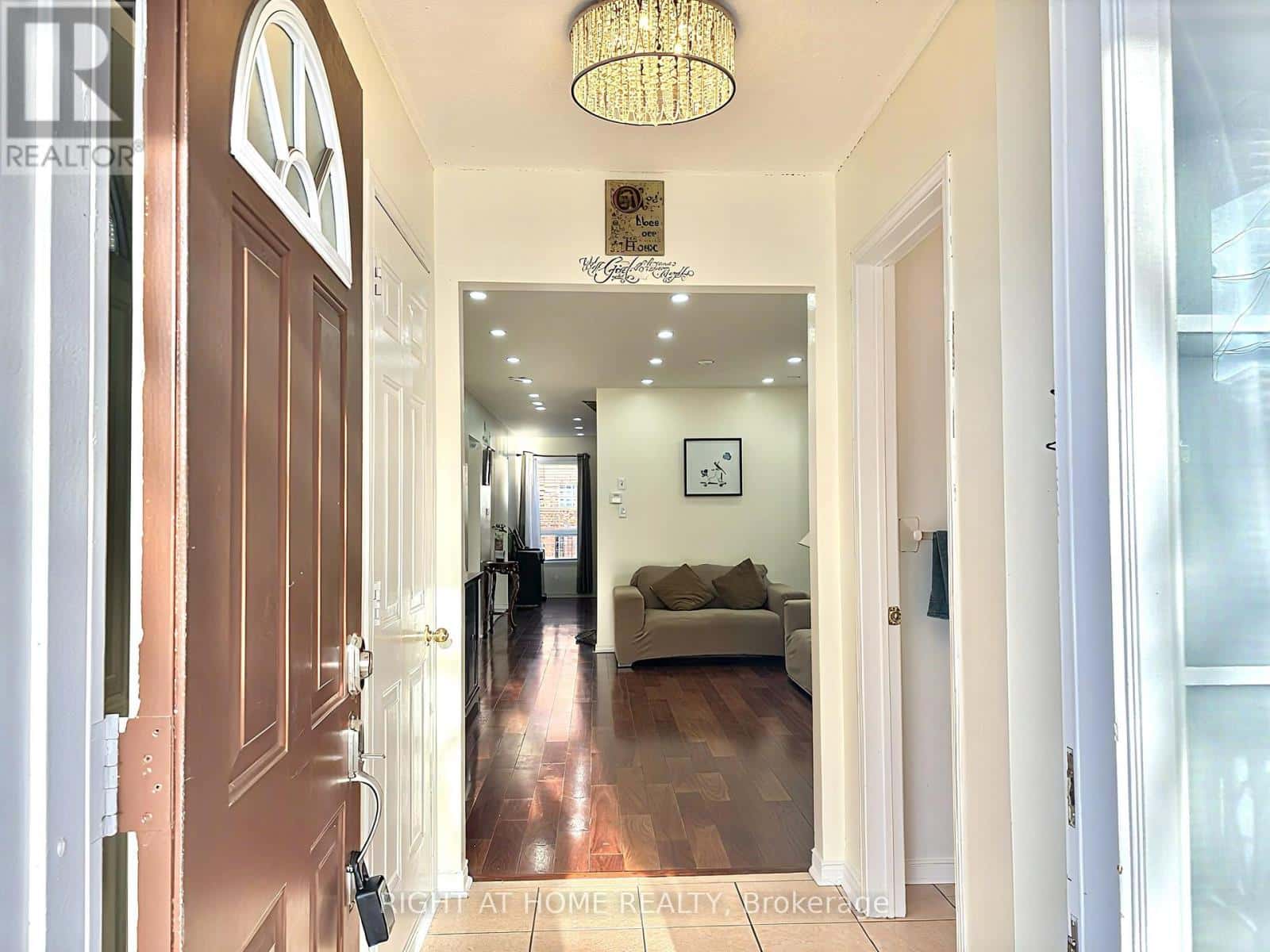 37 OAKMEADOW DRIVE — Brampton (Fletcher's Meadow), Ontario - Photo 3 of 40