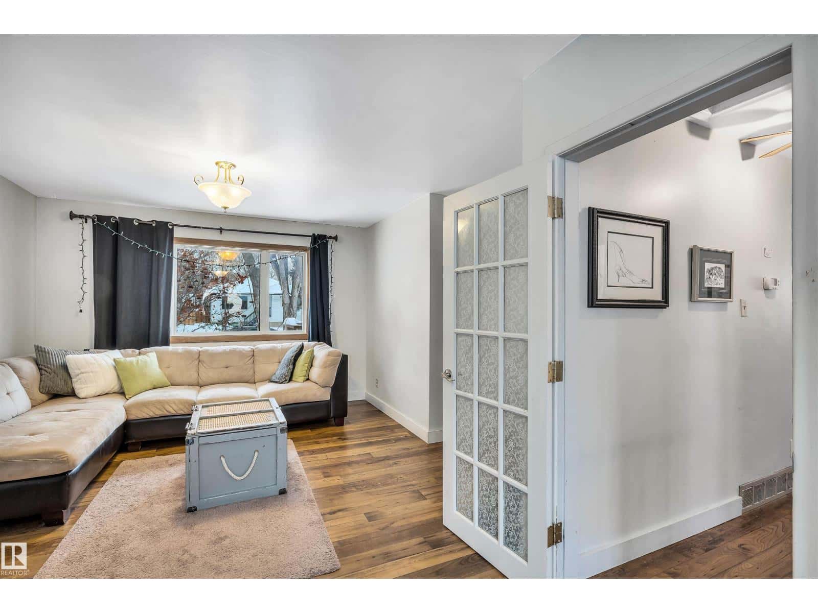 12237 47 ST NW — Edmonton, Alberta - Photo 3 of 37