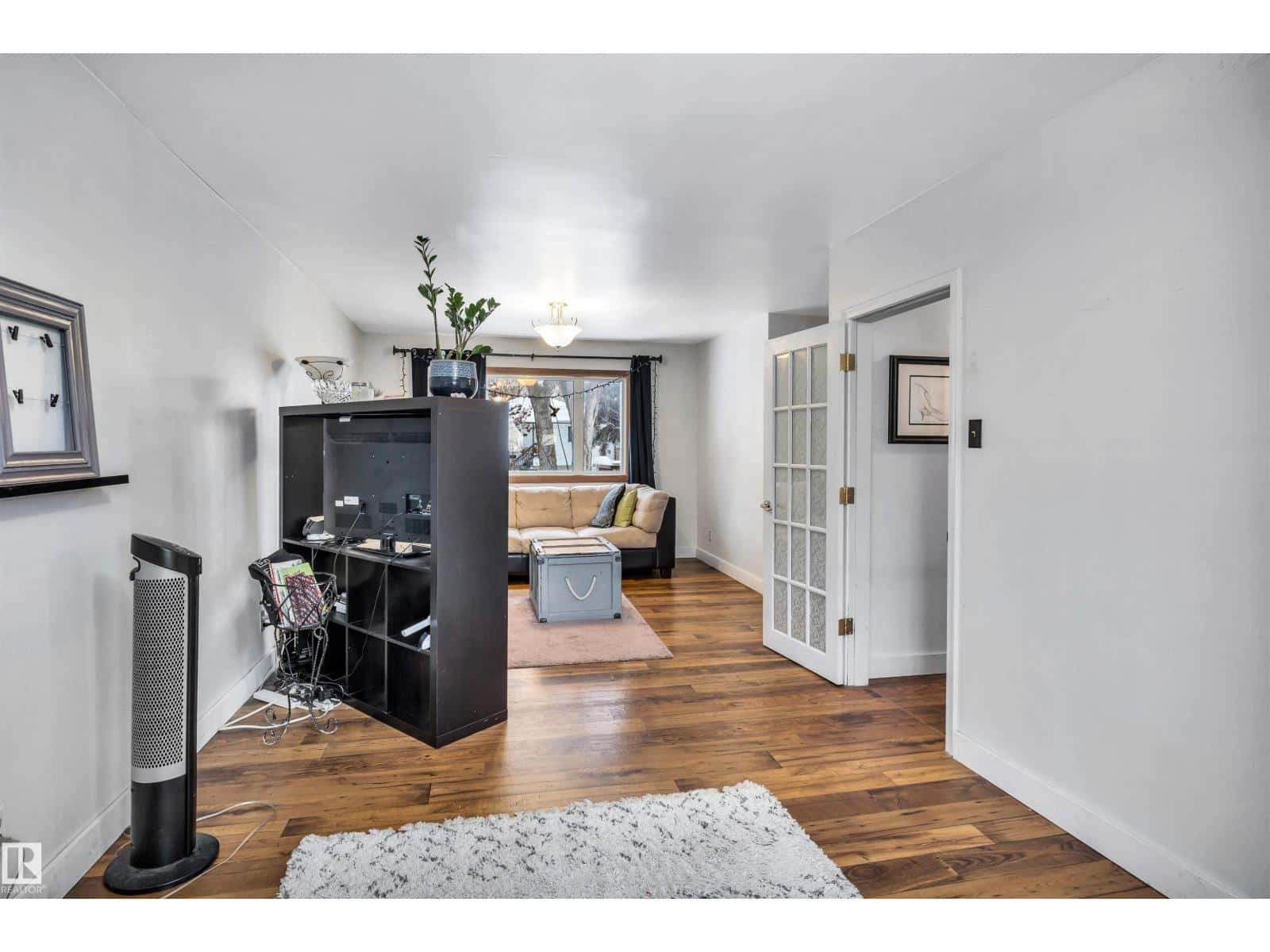 12237 47 ST NW — Edmonton, Alberta - Photo 4 of 37