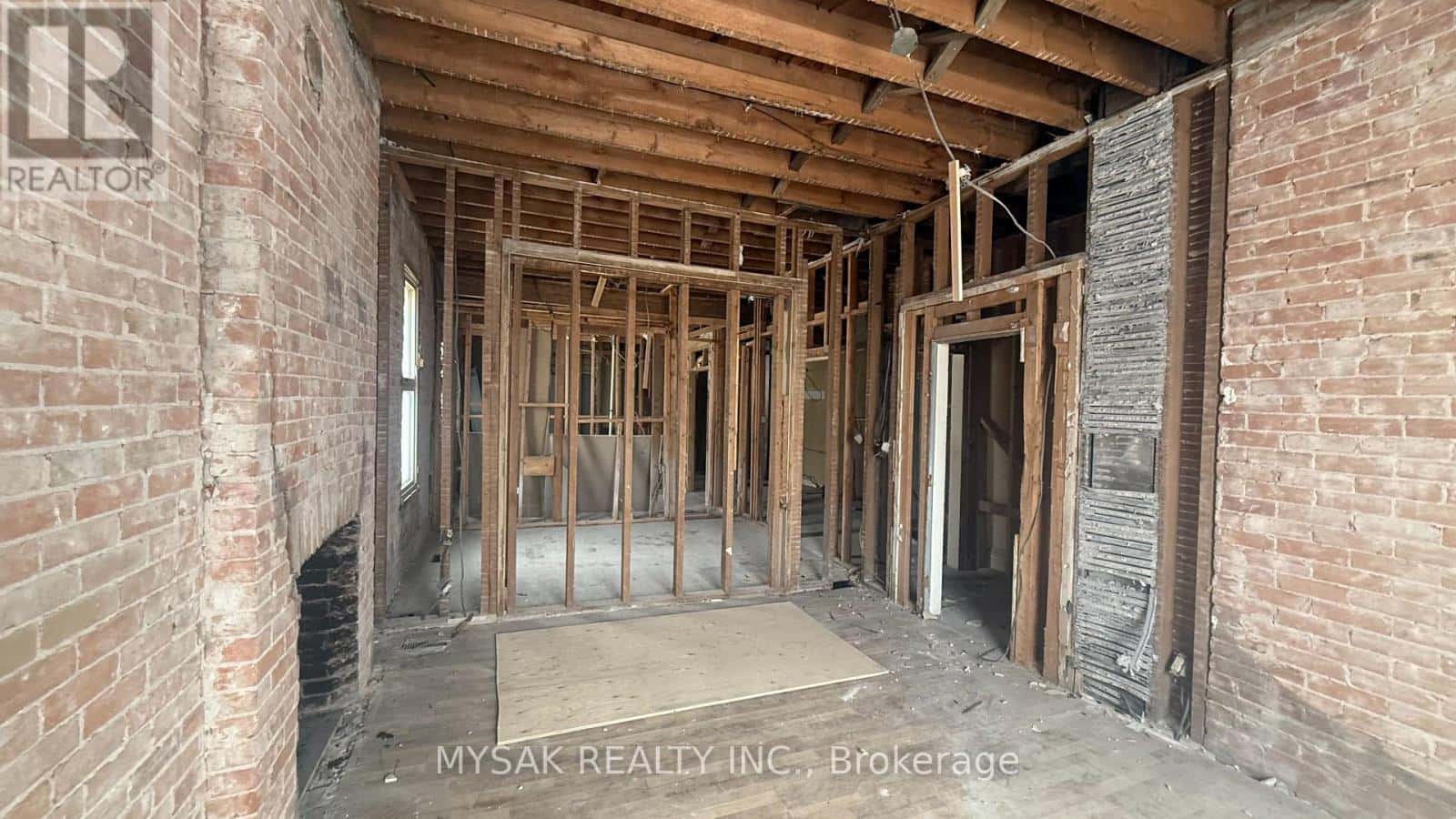 514-516 AYLMER STREET N — Peterborough (Town Ward 3), Ontario - Photo 4 of 21