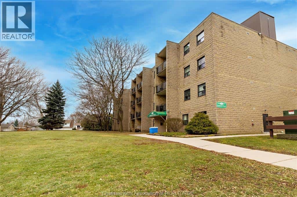 130 PARK AVENUE Unit# 109 — Chatham, Ontario - Photo 2 of 33