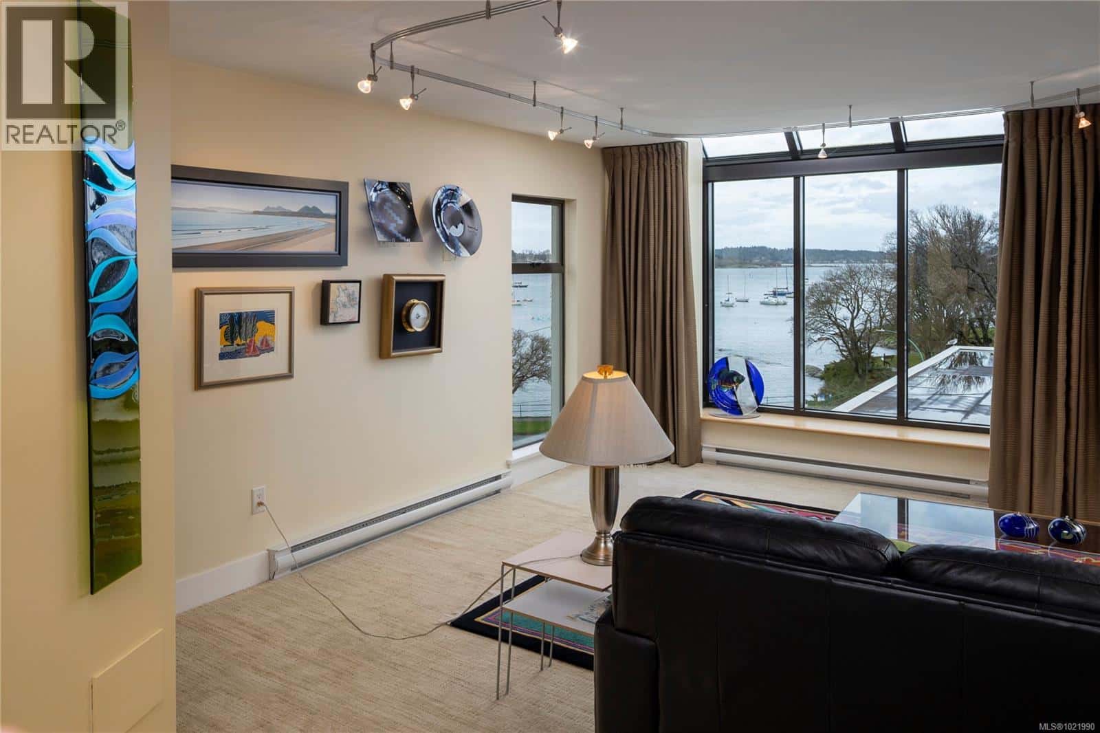 503 2605 Windsor Rd — Oak Bay, British Columbia - Photo 3 of 51