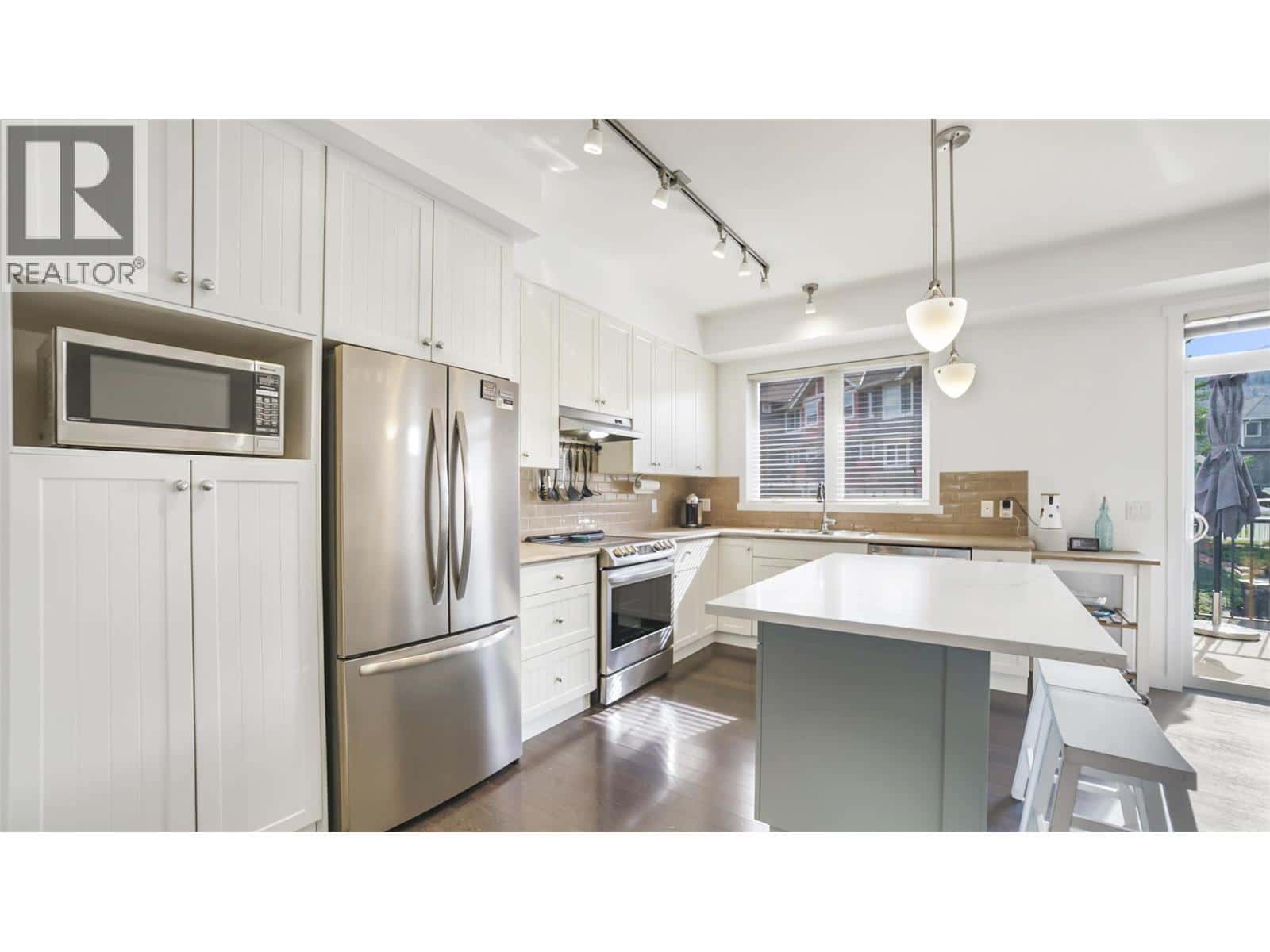 5485 South Perimeter Way — Kelowna, British Columbia - Photo 4 of 45