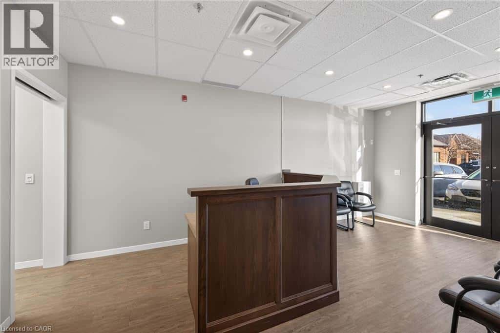 170 ROCKHAVEN Lane Unit# 109 — Waterdown, Ontario - Photo 4 of 21