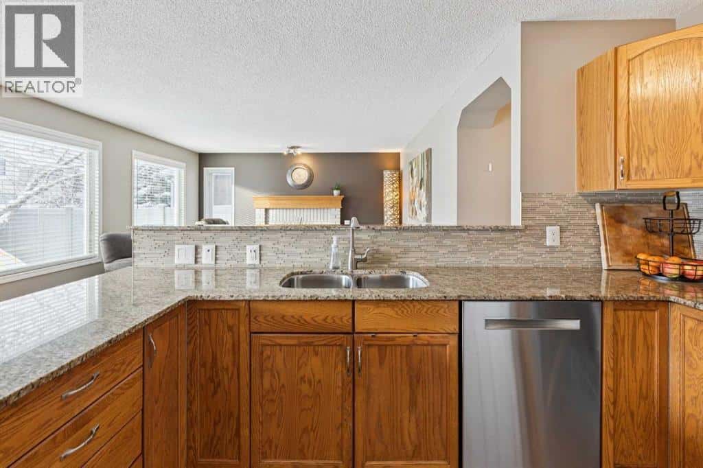 33 River Rock Crescent SE — Calgary, Alberta - Photo 4 of 42