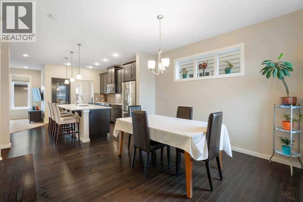 13 Marquis Place SE — Calgary, Alberta - Photo 4 of 39