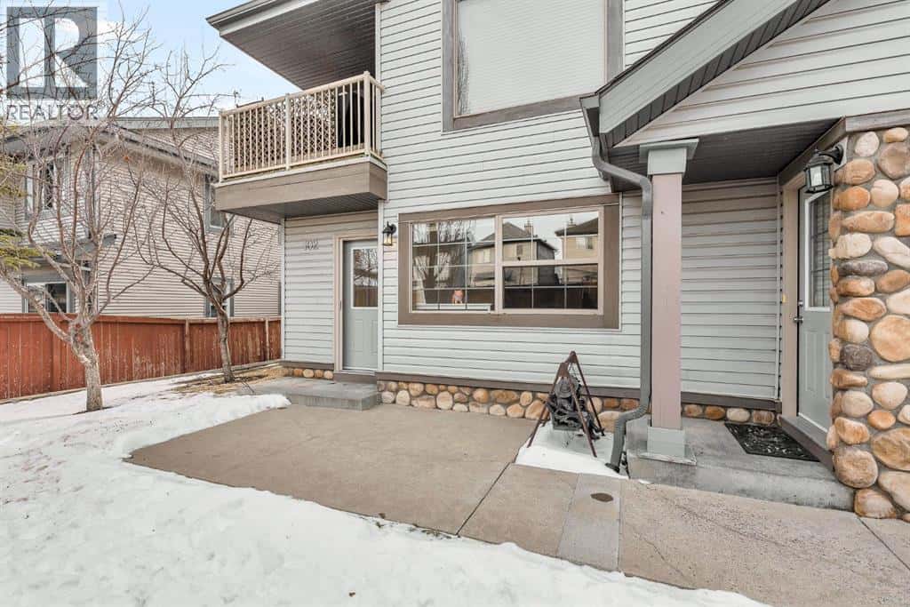 102, 31 Everridge Square SW — Calgary, Alberta - Photo 4 of 28