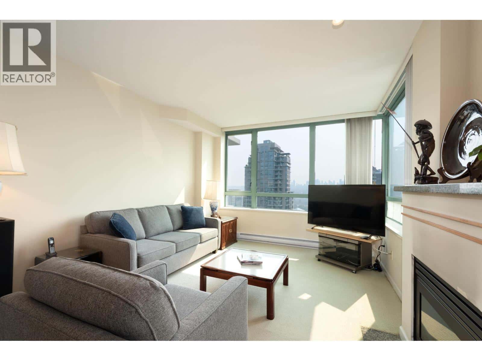 2402 4398 BUCHANAN STREET — Burnaby, British Columbia - Photo 3 of 40