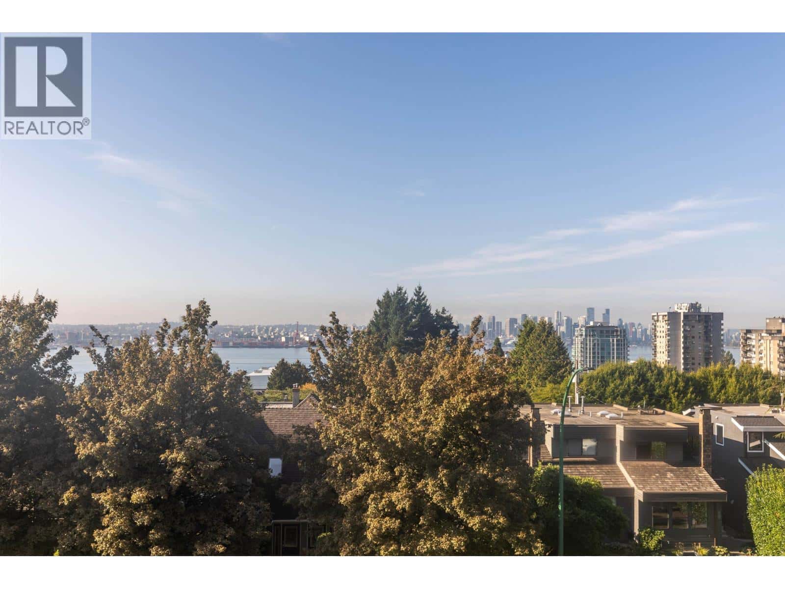 1 244 E 5TH STREET — North Vancouver, British Columbia - Photo 3 of 40