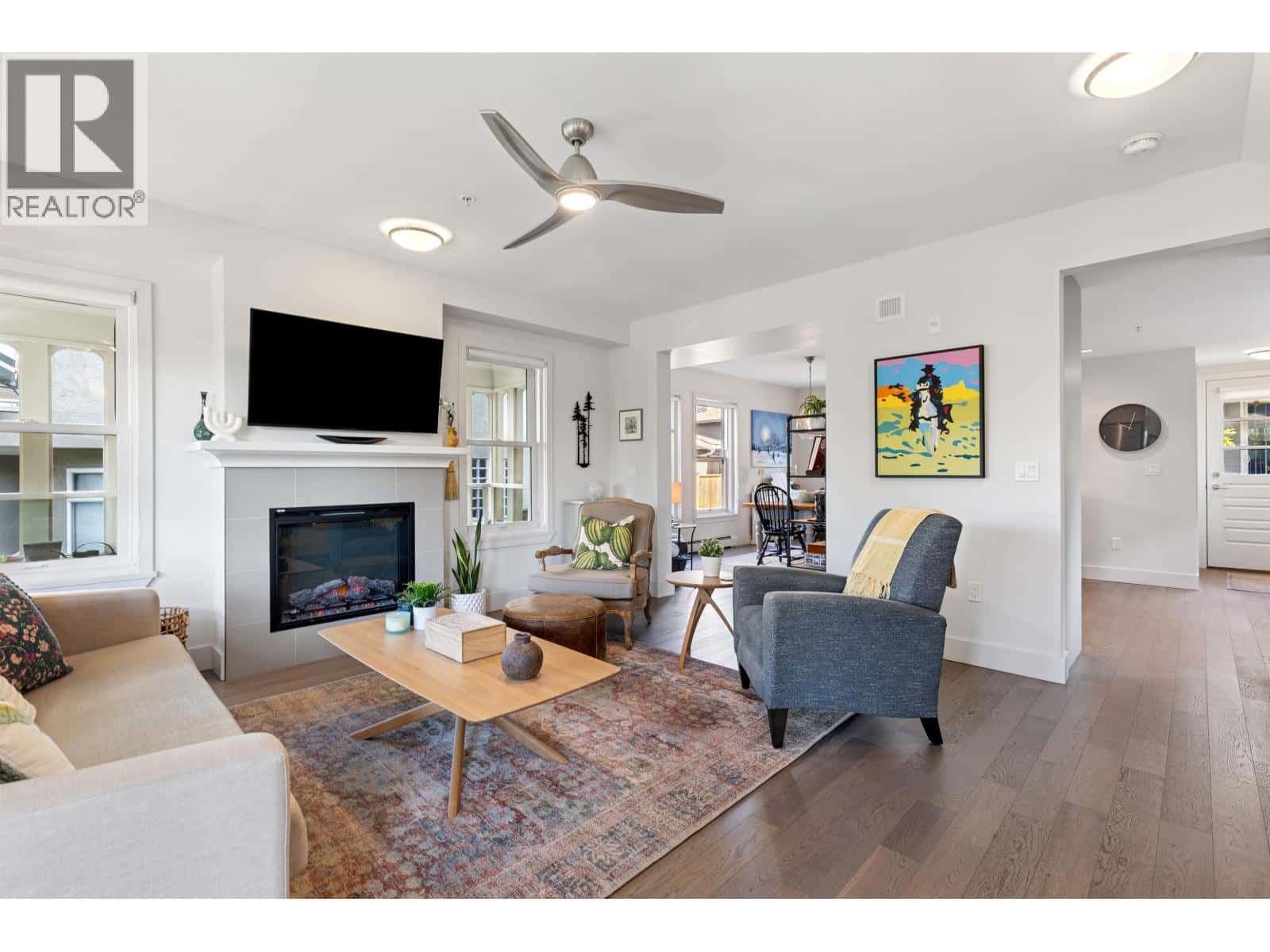 1 244 E 5TH STREET — North Vancouver, British Columbia - Photo 5 of 40