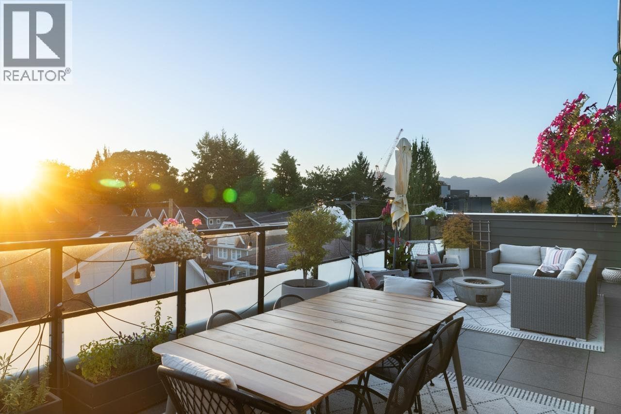 PH2 3939 KNIGHT STREET — Vancouver, British Columbia - Main photo