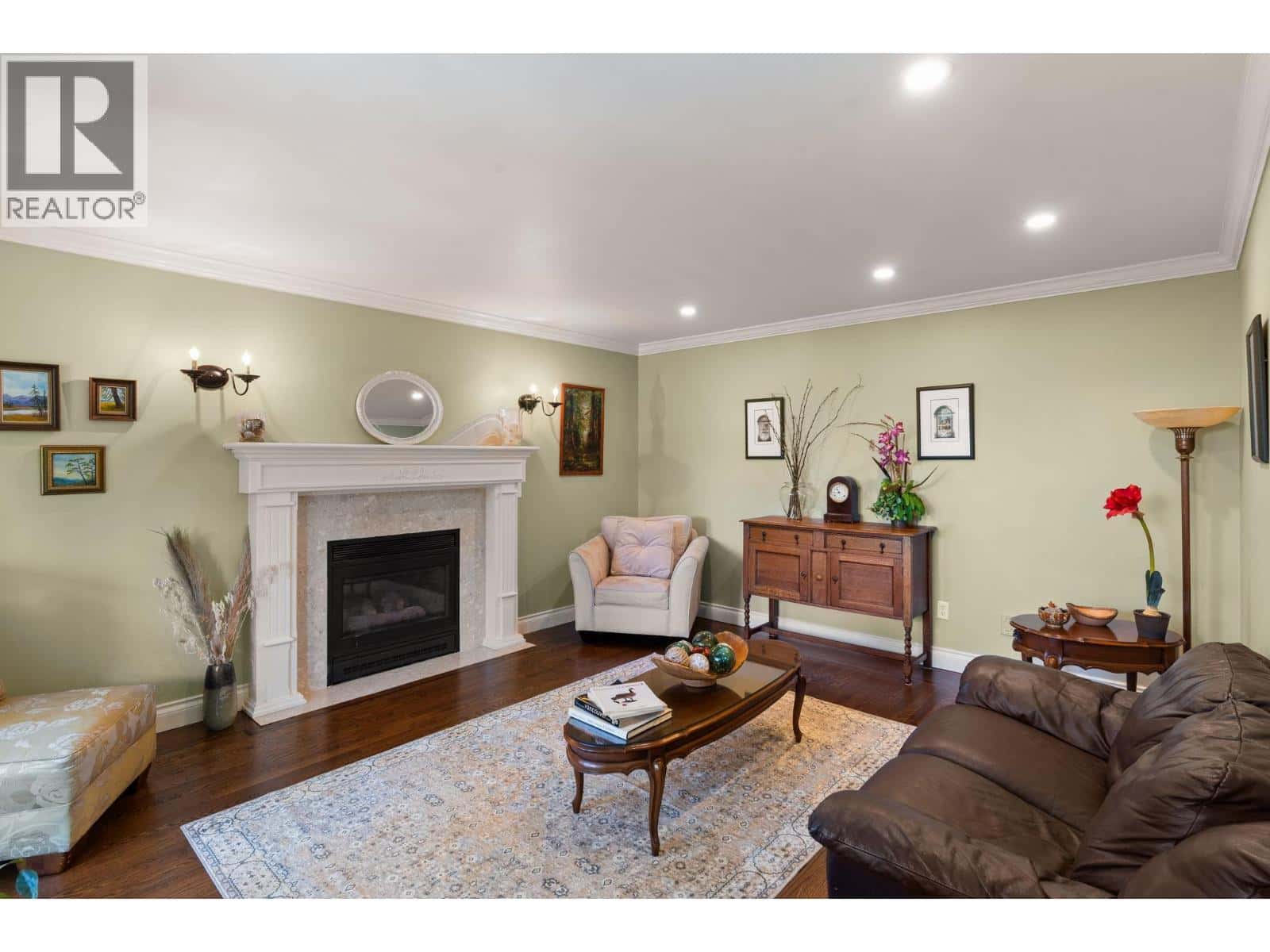 12815 WILLOW PLACE — Maple Ridge, British Columbia - Photo 2 of 40