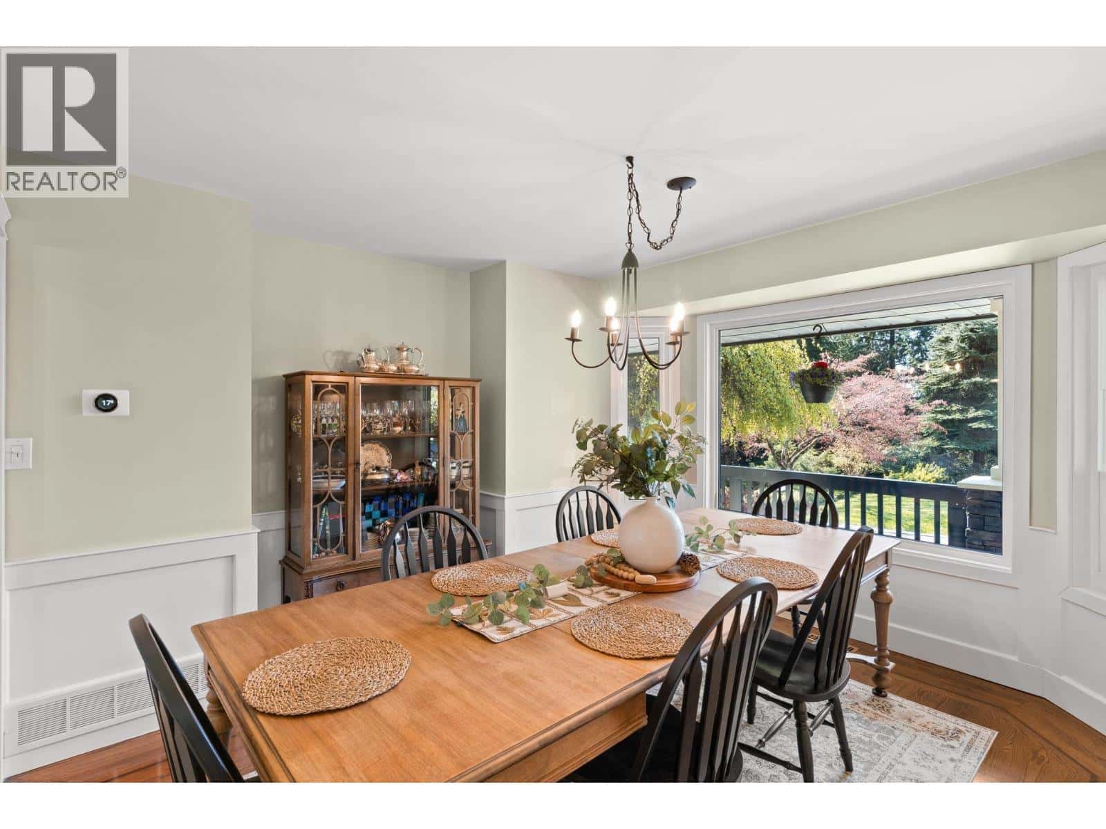 12815 WILLOW PLACE — Maple Ridge, British Columbia - Photo 4 of 40