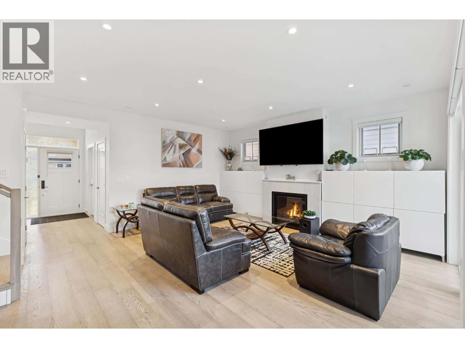 387 RIDGE STREET — Tsawwassen, British Columbia - Photo 4 of 35