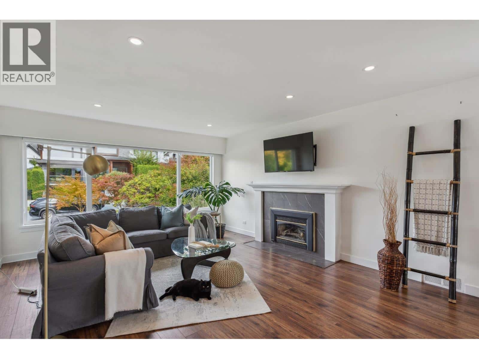 935 BEACONSFIELD ROAD — North Vancouver, British Columbia - Photo 3 of 40