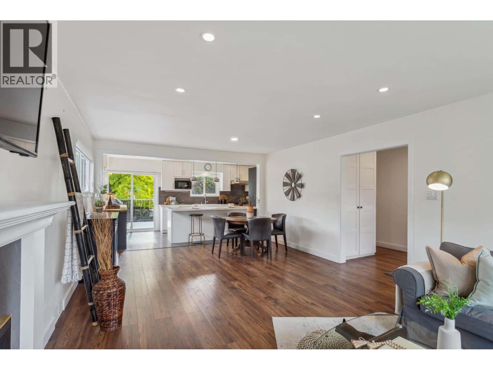 935 BEACONSFIELD ROAD — North Vancouver, British Columbia - Photo 5 of 40