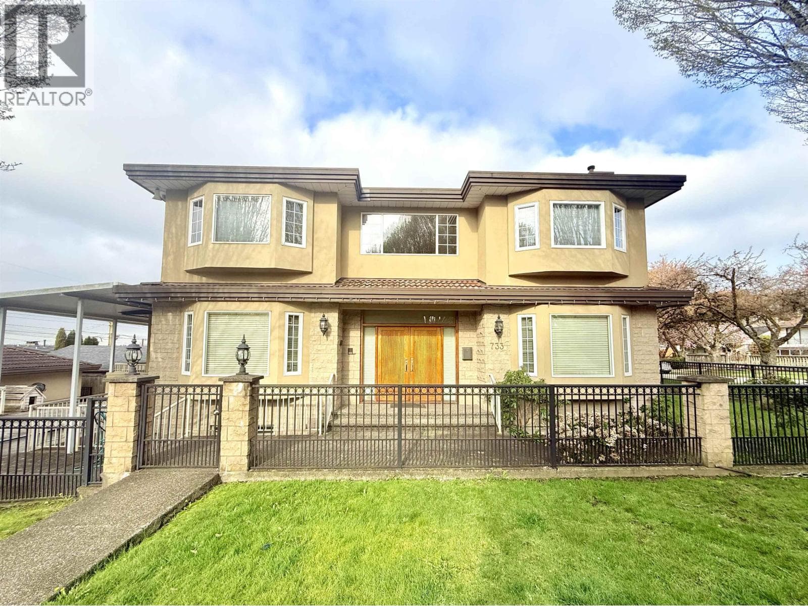 733 MACDONALD AVENUE — Burnaby, British Columbia - Main photo