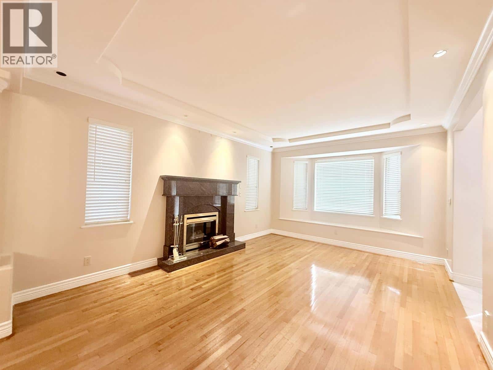 733 MACDONALD AVENUE — Burnaby, British Columbia - Photo 3 of 32