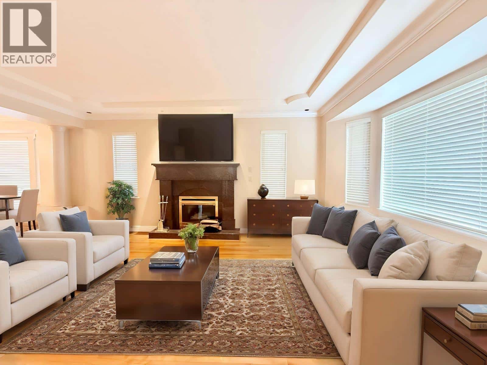 733 MACDONALD AVENUE — Burnaby, British Columbia - Photo 4 of 32