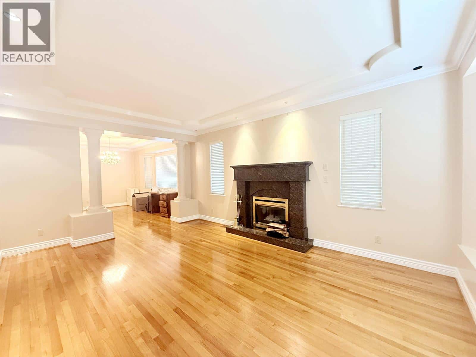 733 MACDONALD AVENUE — Burnaby, British Columbia - Photo 5 of 32