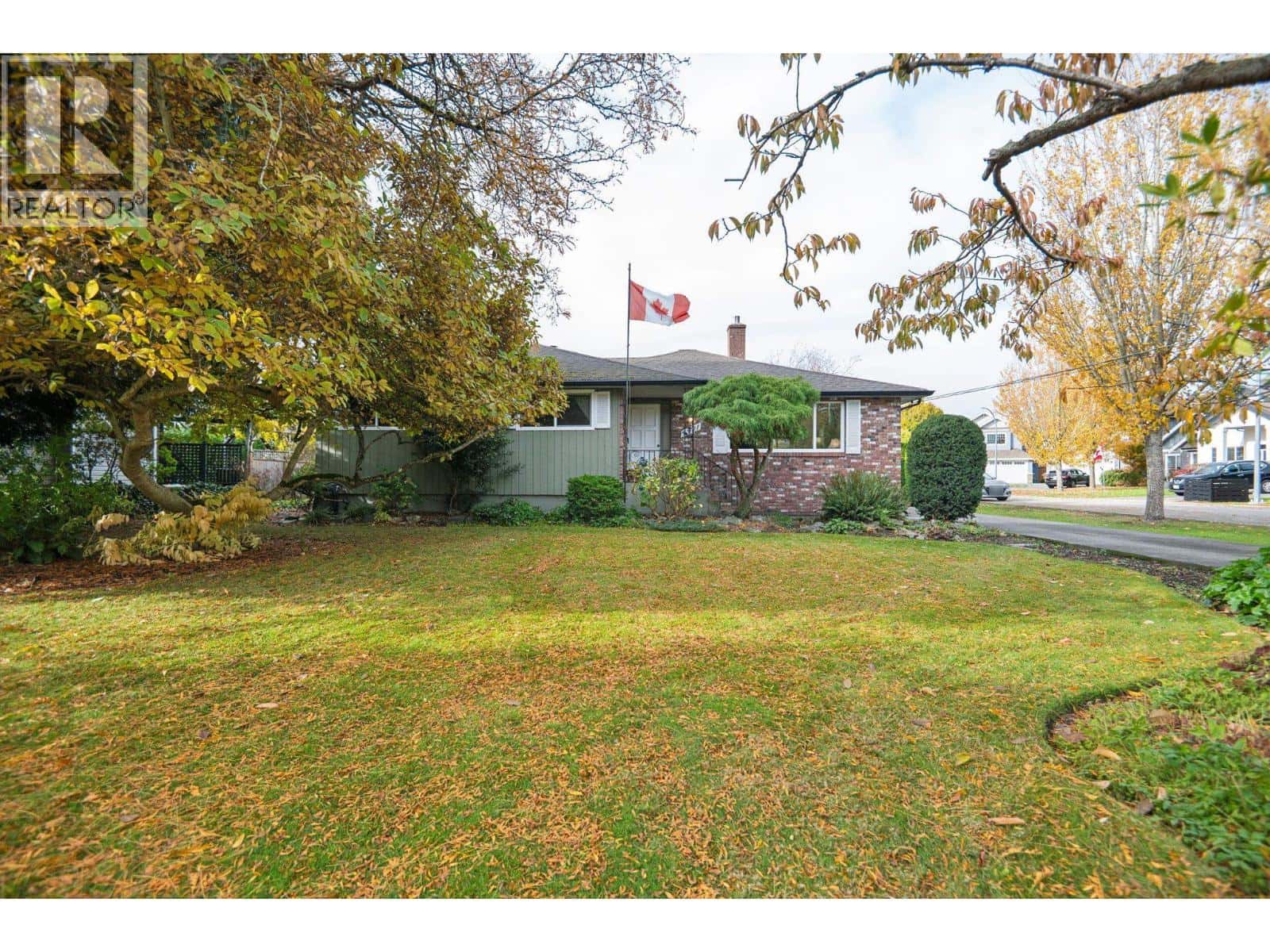 4421 SPANTON DRIVE — Delta, British Columbia - Photo 3 of 40