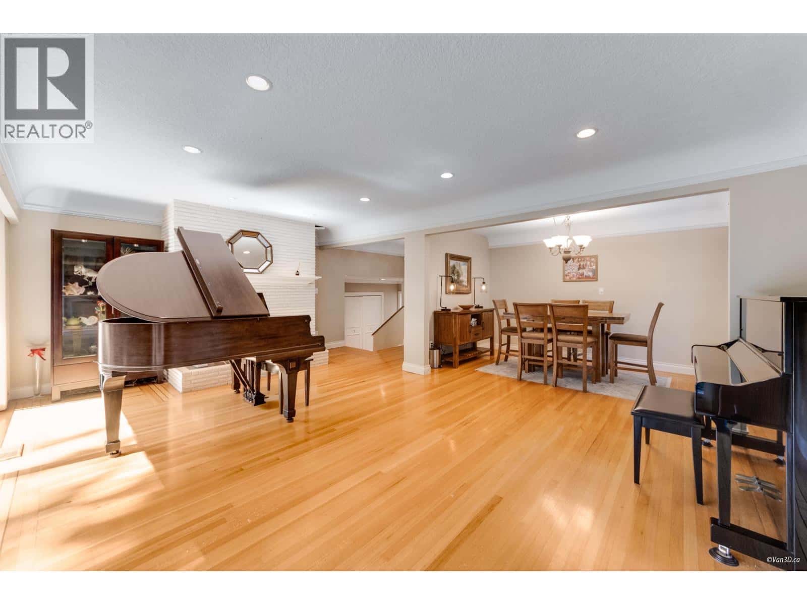 651 KENWOOD ROAD — West Vancouver, British Columbia - Photo 3 of 26