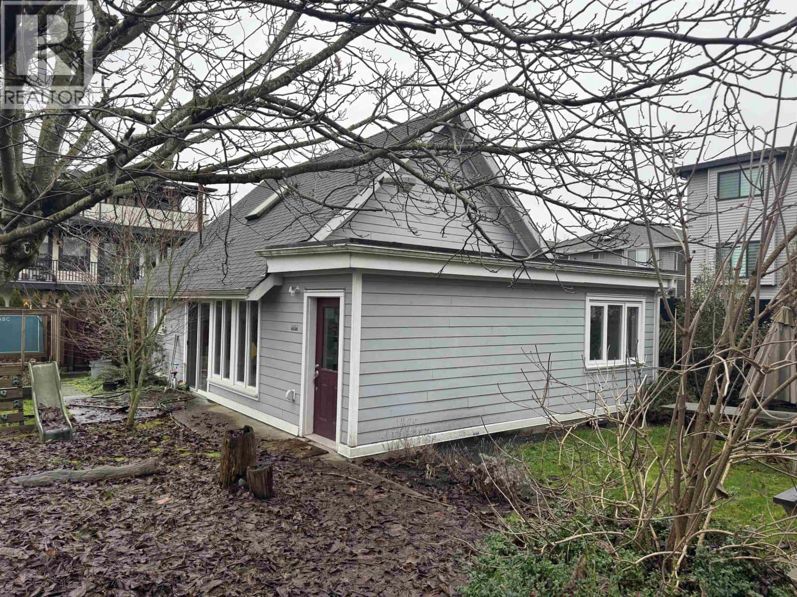 307 BOYNE STREET — New Westminster, British Columbia - Photo 2 of 26