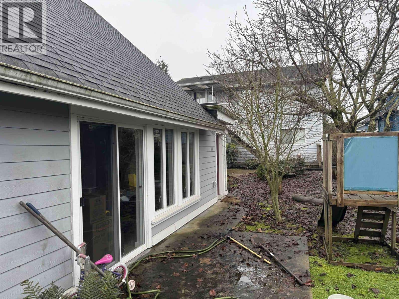 307 BOYNE STREET — New Westminster, British Columbia - Photo 3 of 26