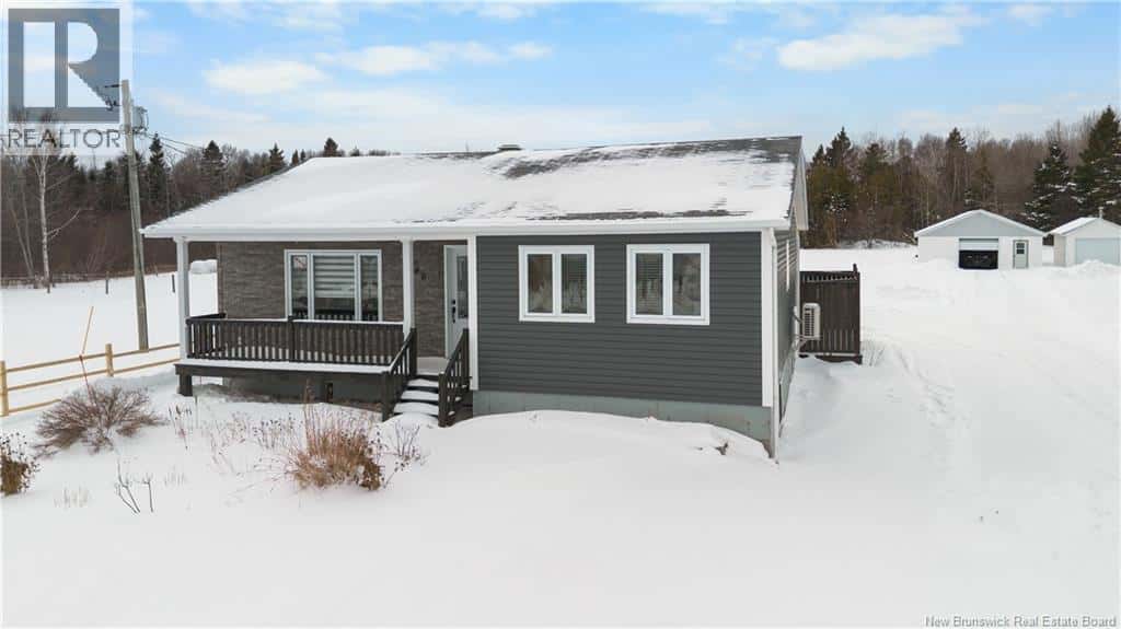 646 Principale — Pointe-Verte, New Brunswick - Photo 2 of 46