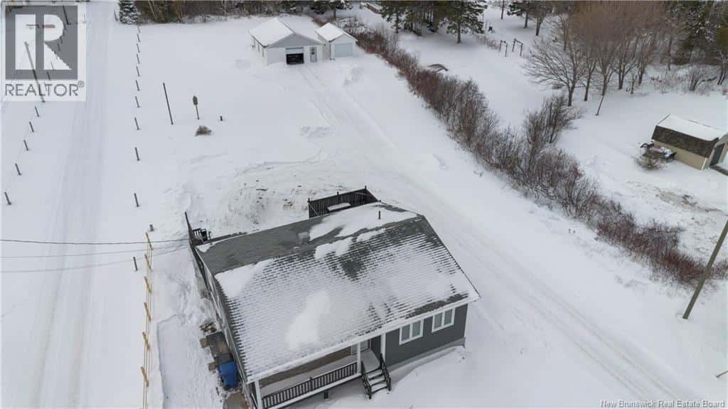 646 Principale — Pointe-Verte, New Brunswick - Photo 5 of 47