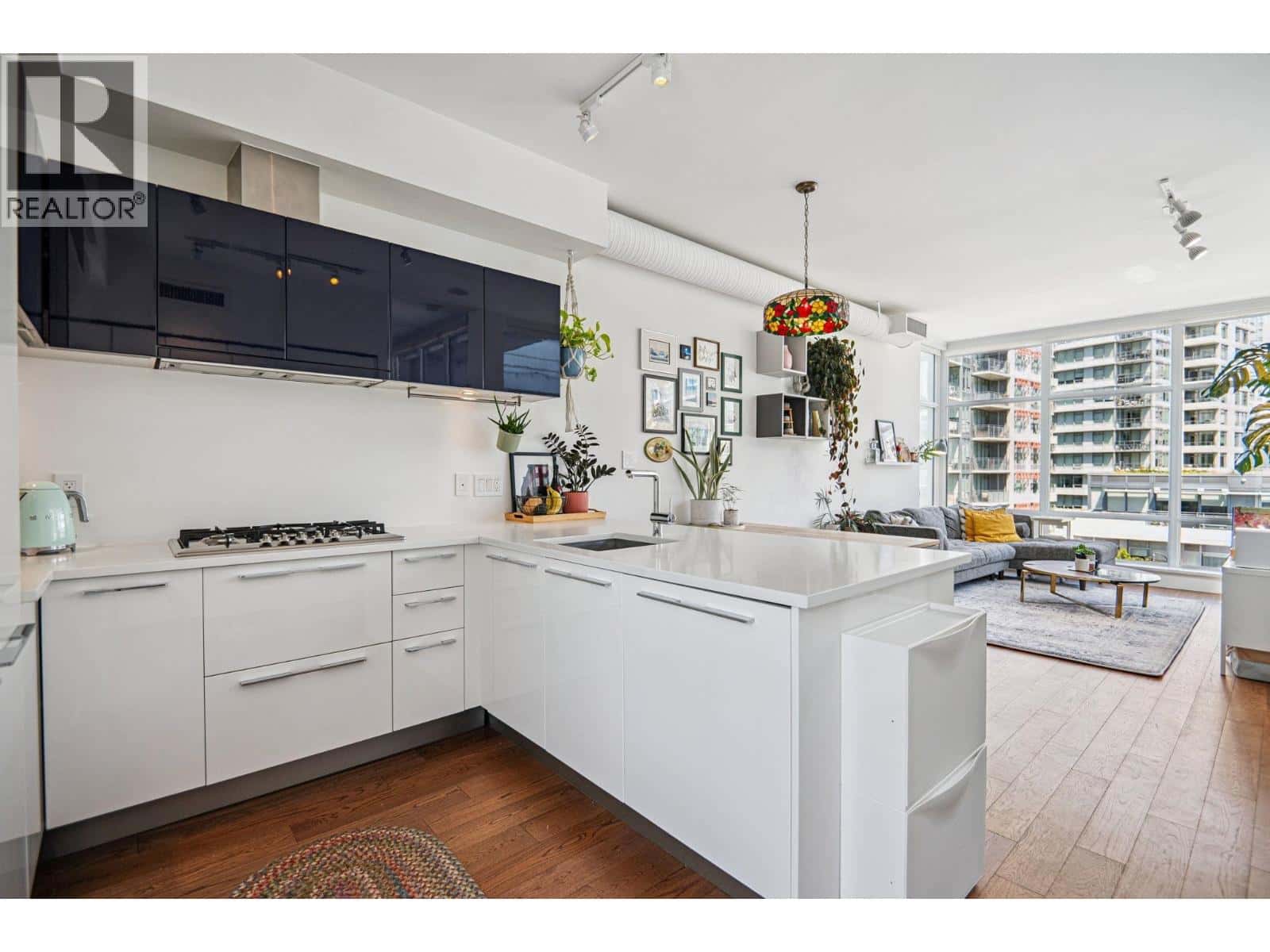 713 108 E 1ST AVENUE — Vancouver, British Columbia - Photo 2 of 34